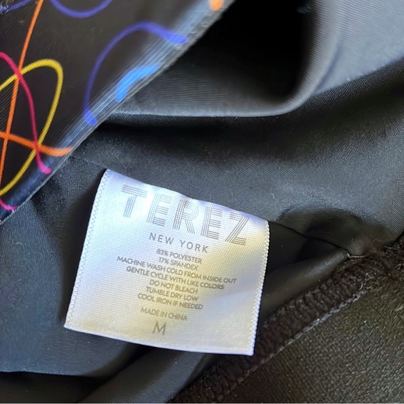 TEREZ Hi Shine Multicolor Sound Shapes Racerback Sports Bra - Picture 6 of 7